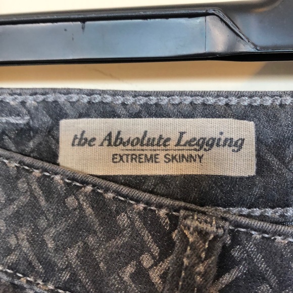 AG  NWOT gray/slvr pattern jeans absolute legging - Picture 4 of 6